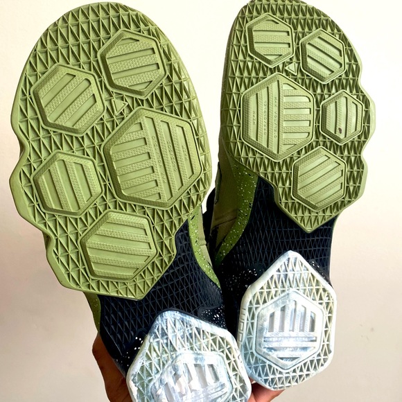 Nike LeBron 13 - Picture 4 of 6